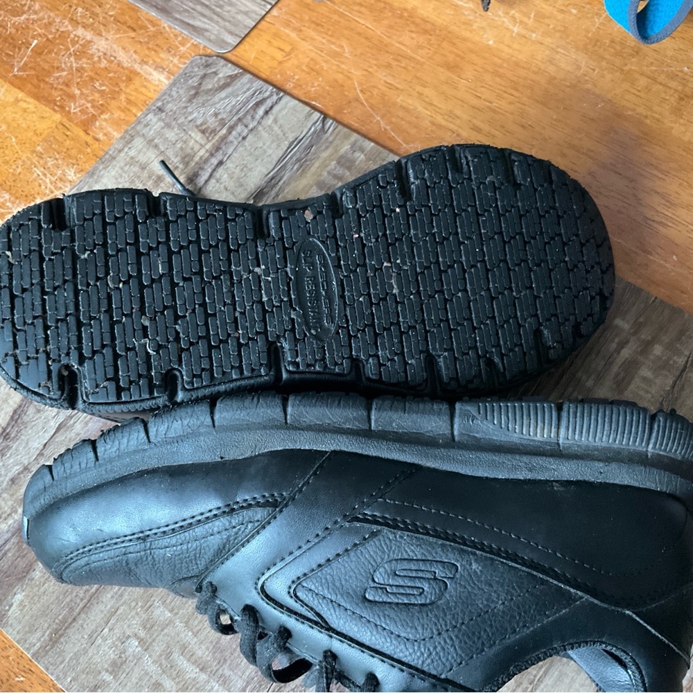 SKETCHERS NON-SLIP WORK SHOES